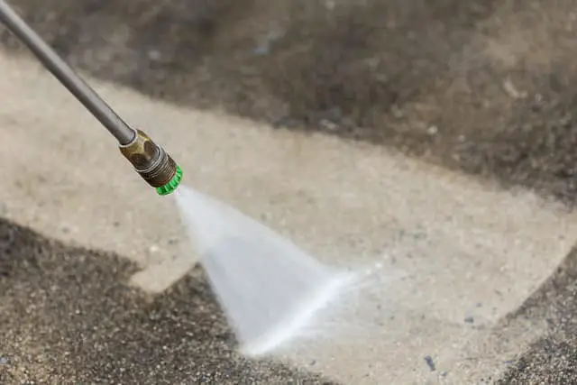 How to pressure wash concrete driveway