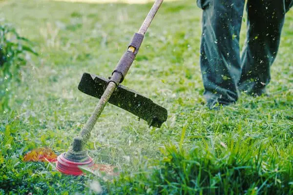 How does a string trimmer work